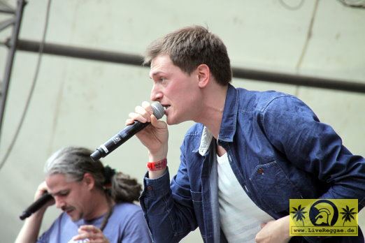 Ephrahim Juda (D) with Ganjaman 28. Summer Jam Festival - Fuehlinger See, Koeln - Green Stage 05. Juli 2013 (12).JPG